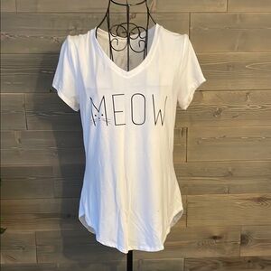 Apt 9 short sleeve V-neck T-shirt “meow“